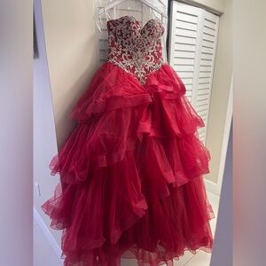Elegant Red Strapless Quinceañera Dress with Lace Detail